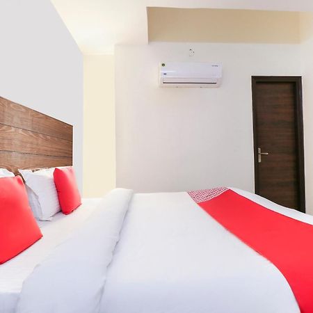 Hotel O Red Ark Landran Exterior foto