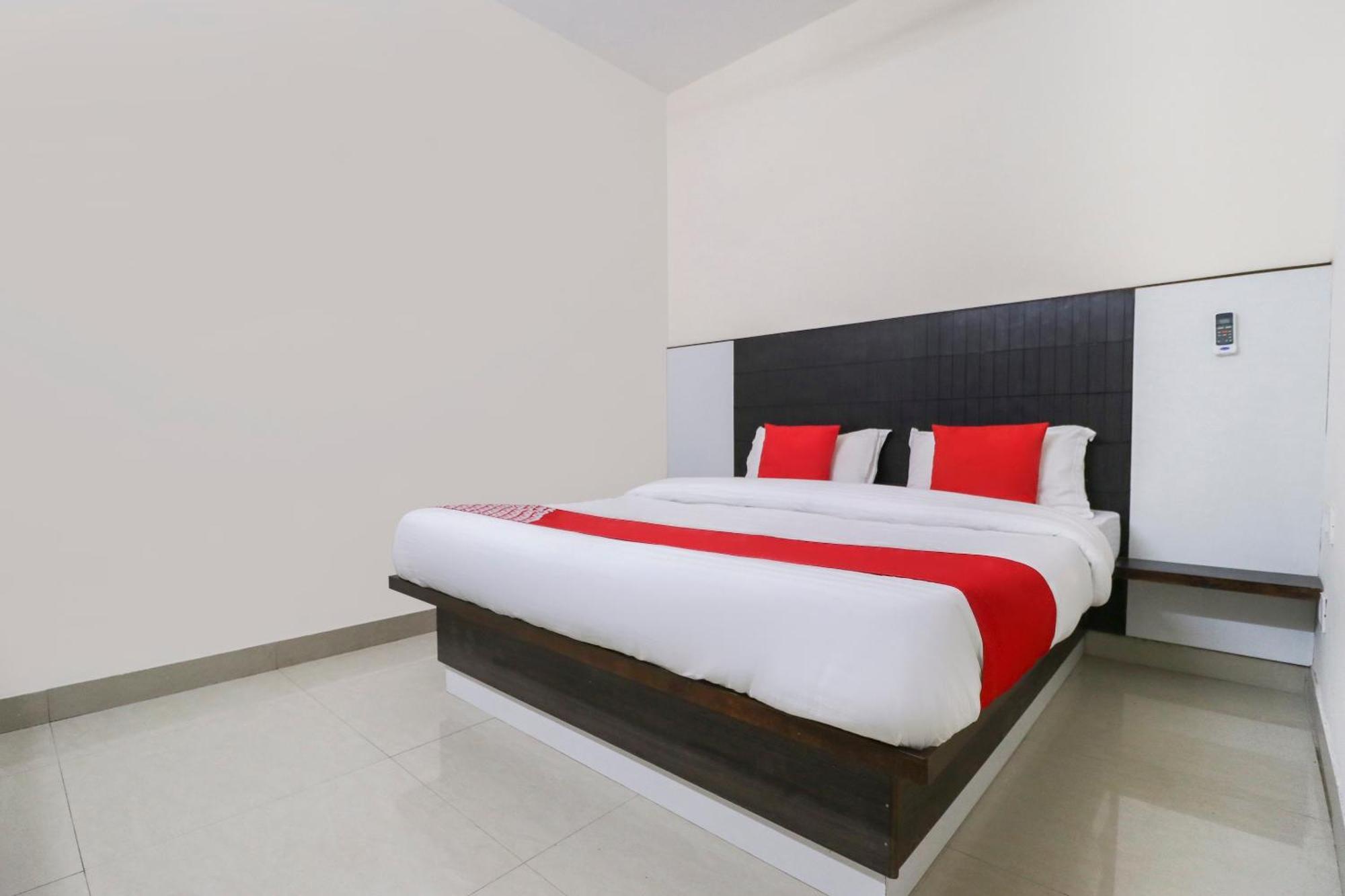 Hotel O Red Ark Landran Exterior foto