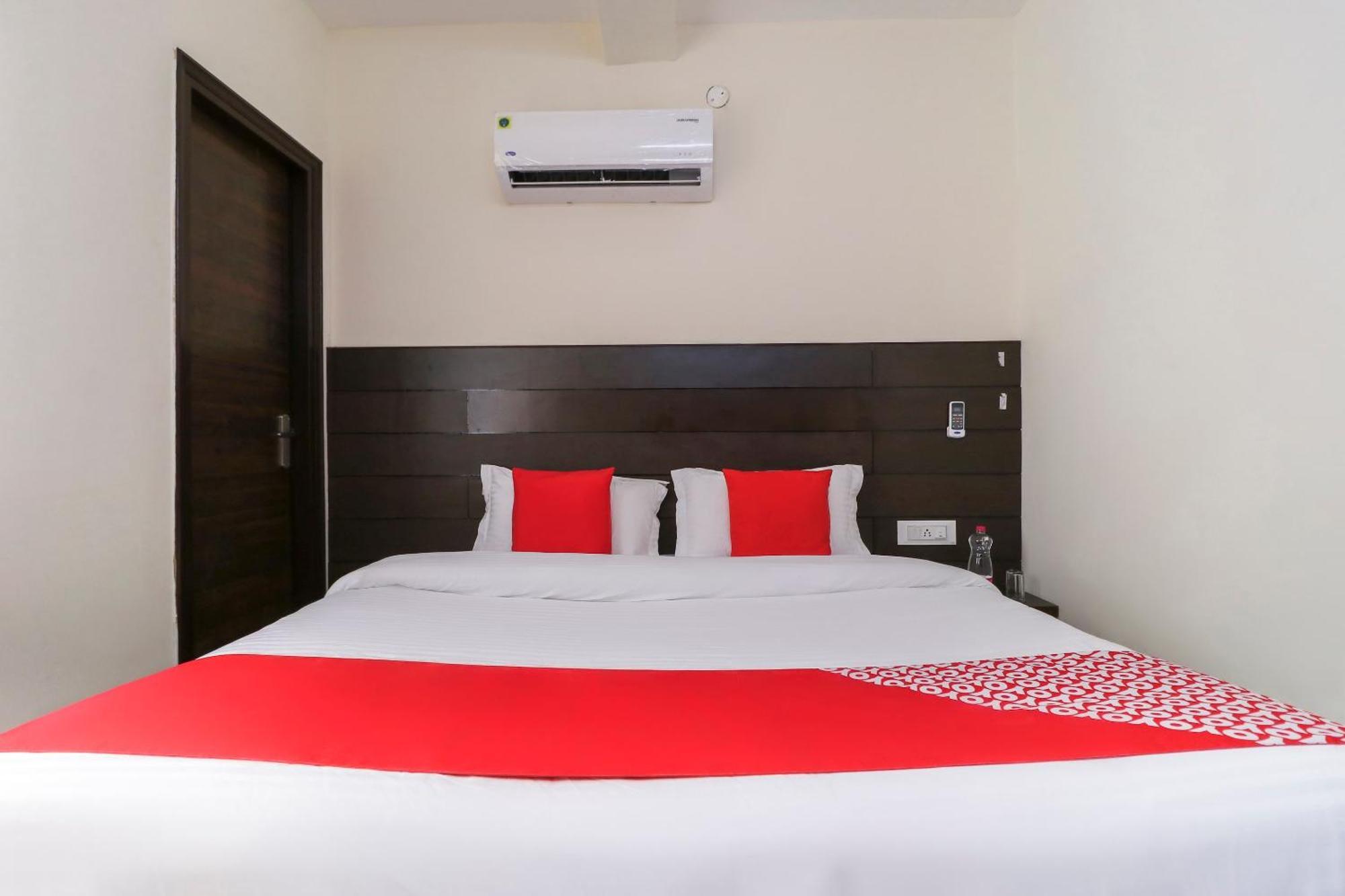 Hotel O Red Ark Landran Exterior foto