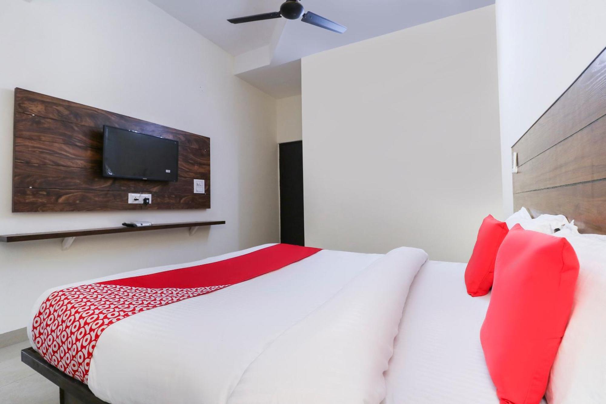 Hotel O Red Ark Landran Exterior foto