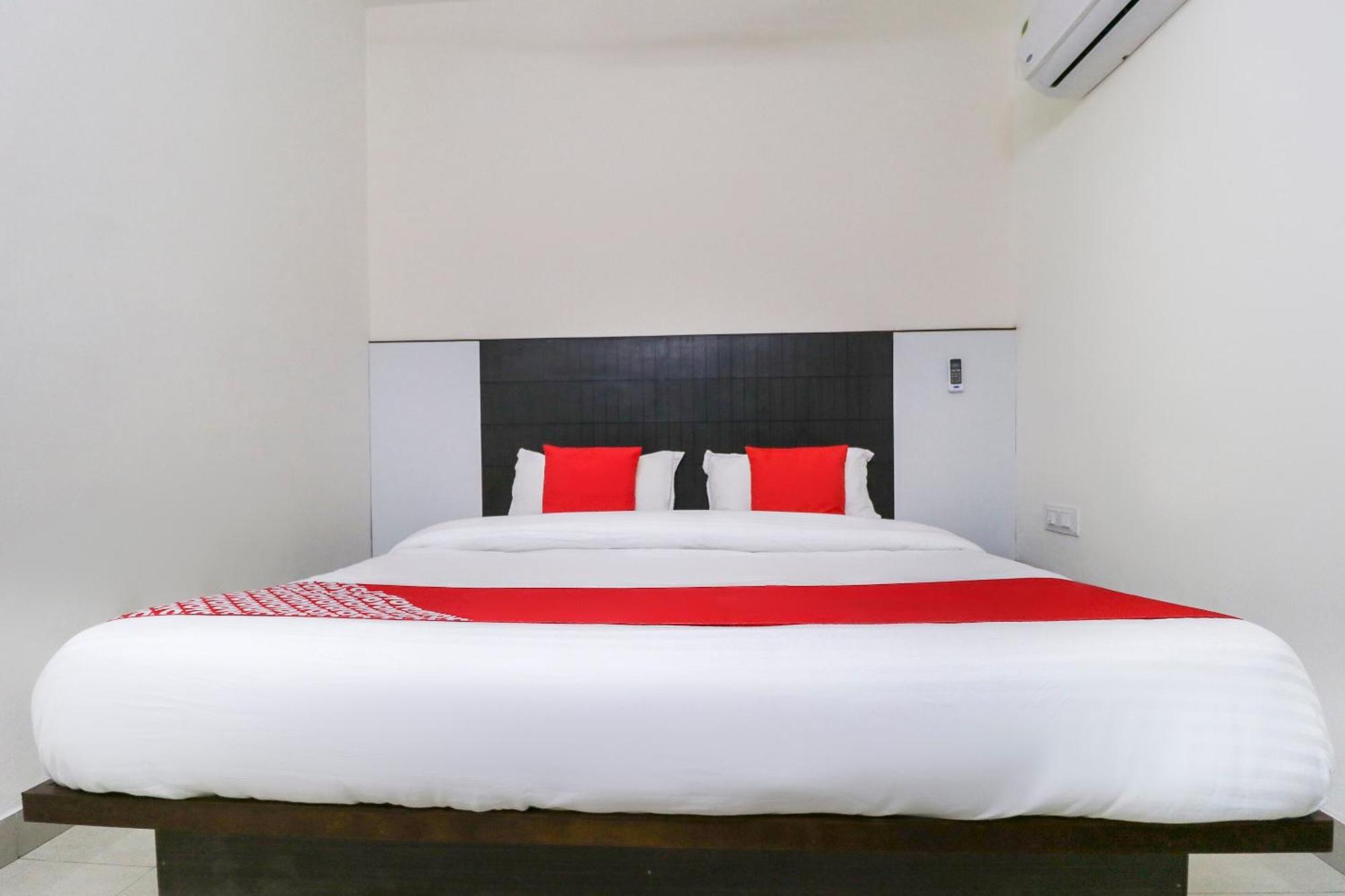 Hotel O Red Ark Landran Exterior foto