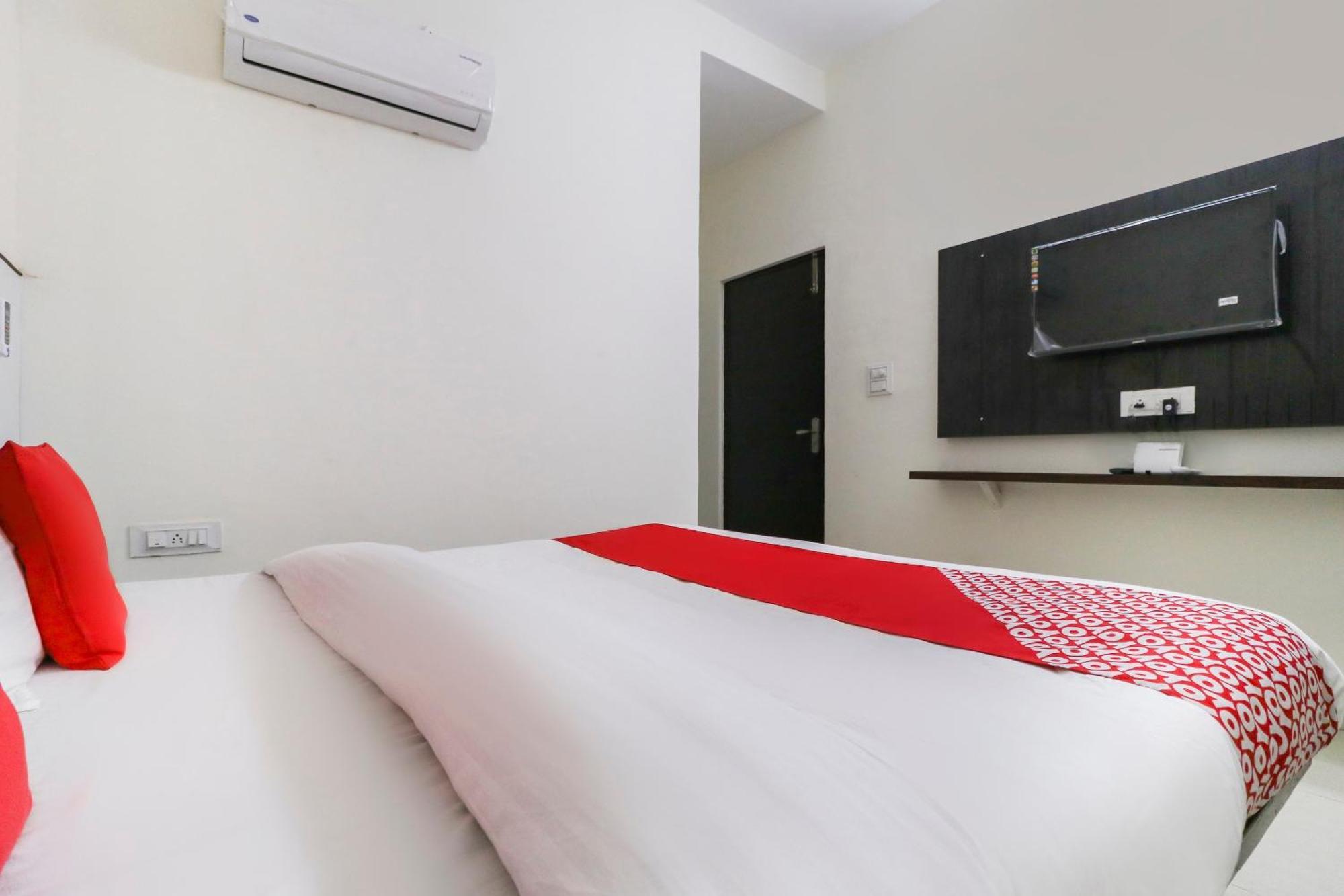 Hotel O Red Ark Landran Exterior foto