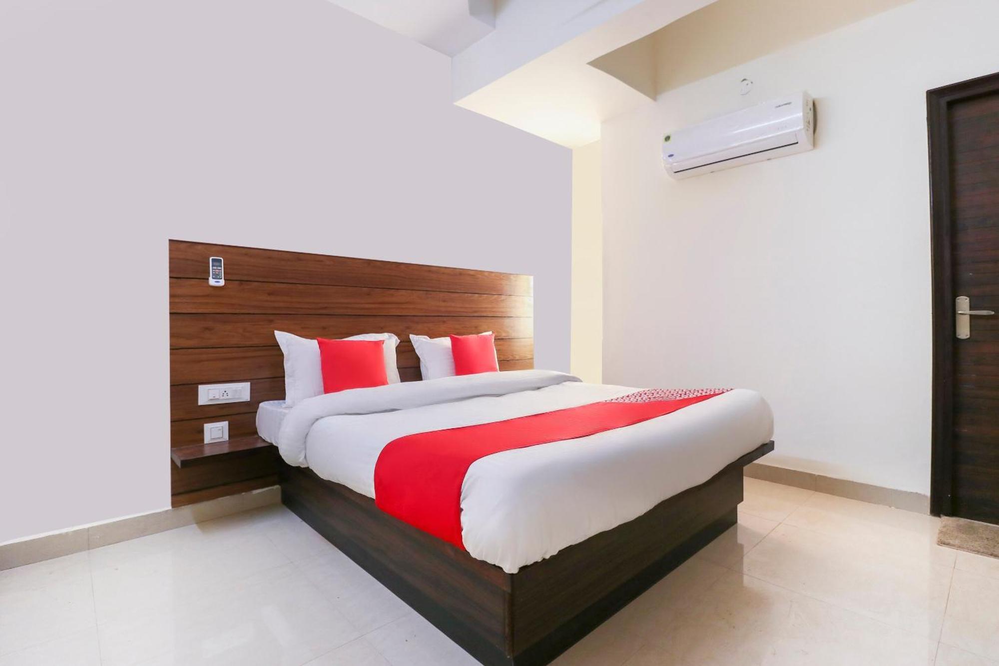 Hotel O Red Ark Landran Exterior foto