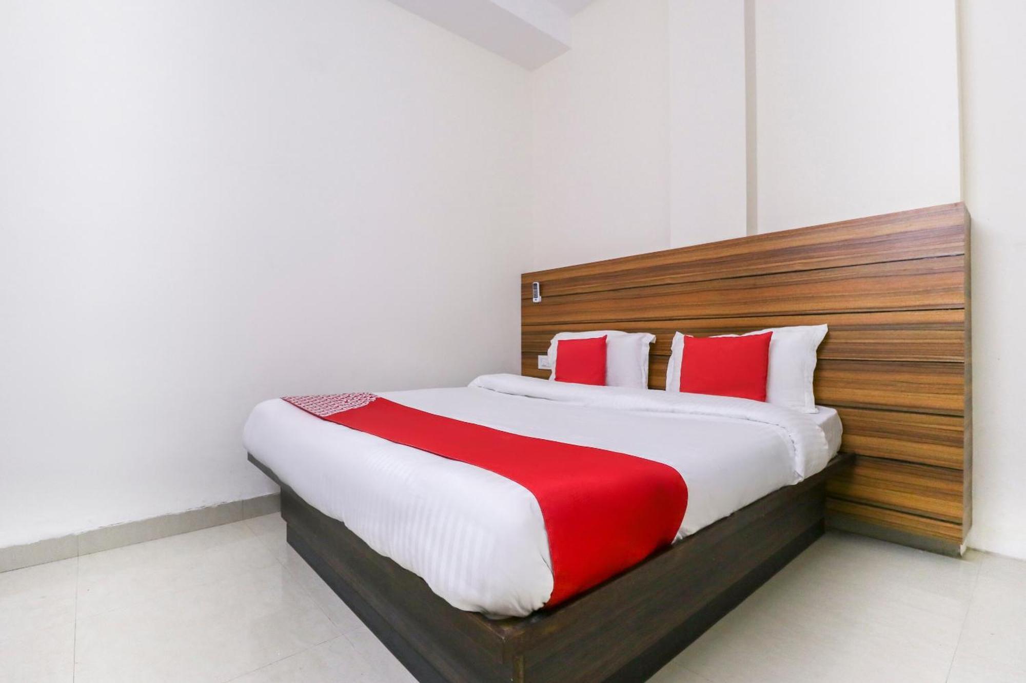 Hotel O Red Ark Landran Exterior foto