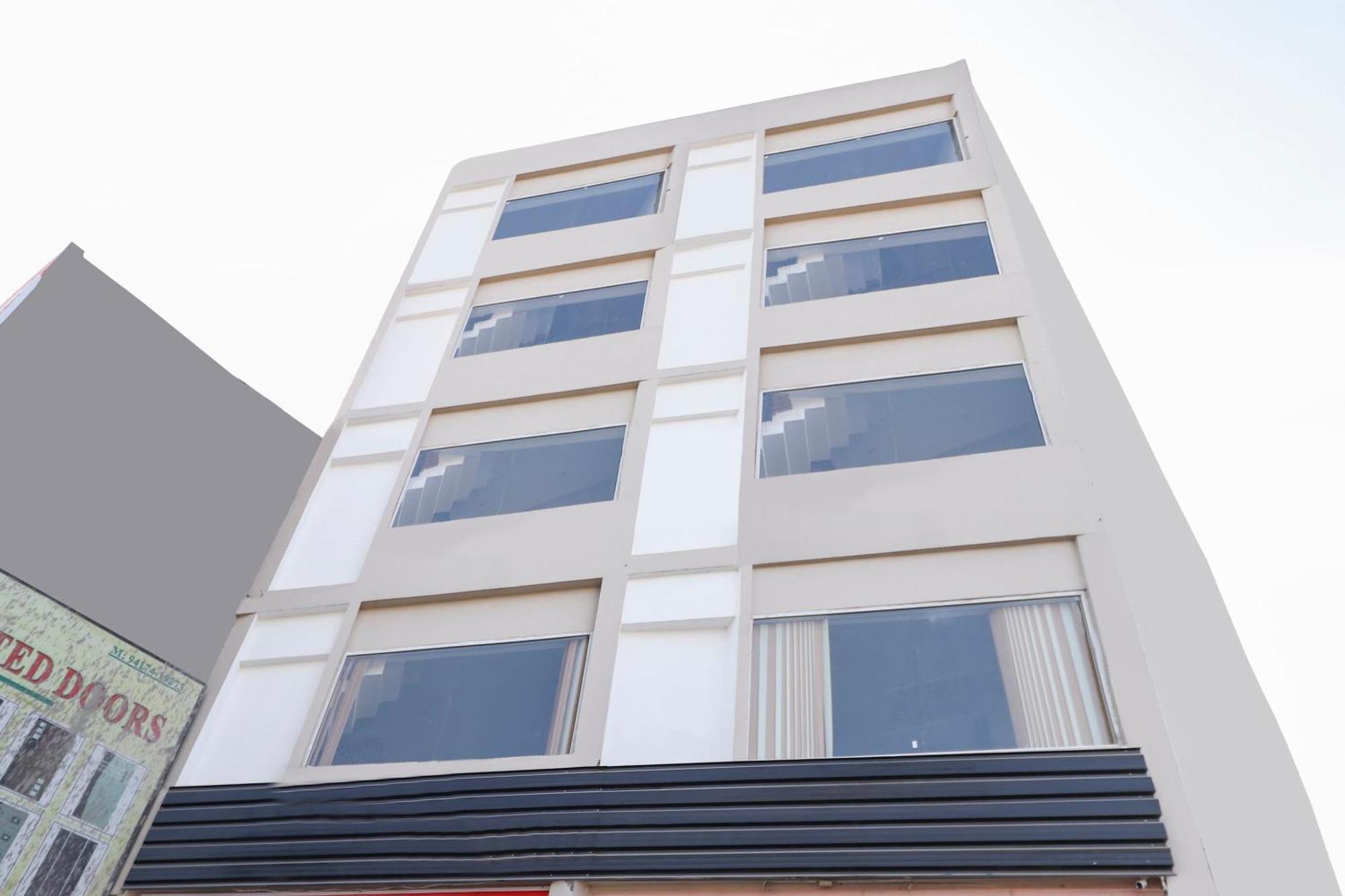 Hotel O Red Ark Landran Exterior foto