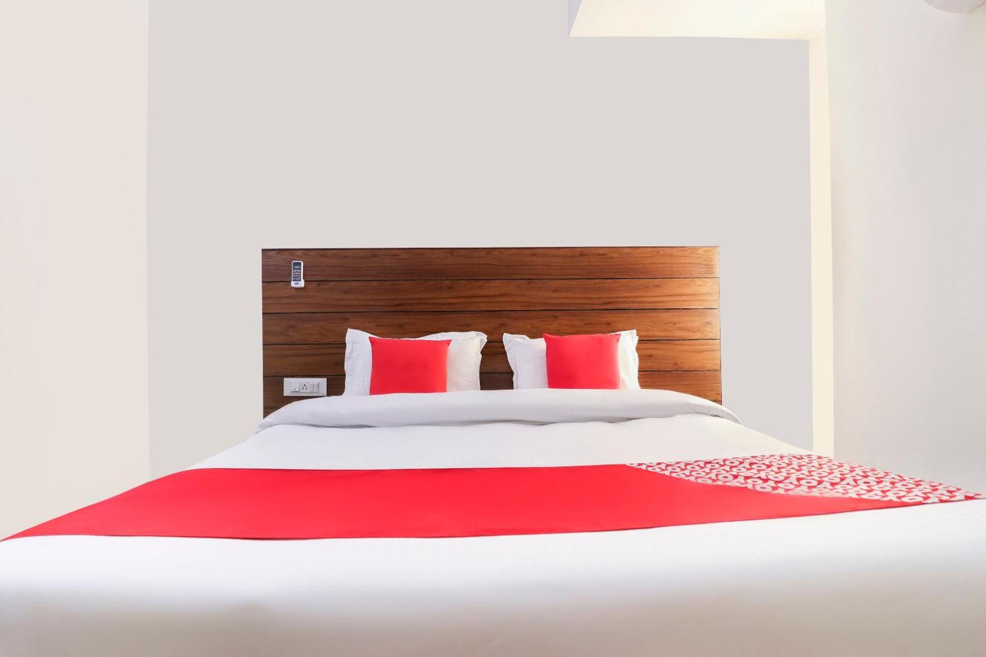 Hotel O Red Ark Landran Exterior foto