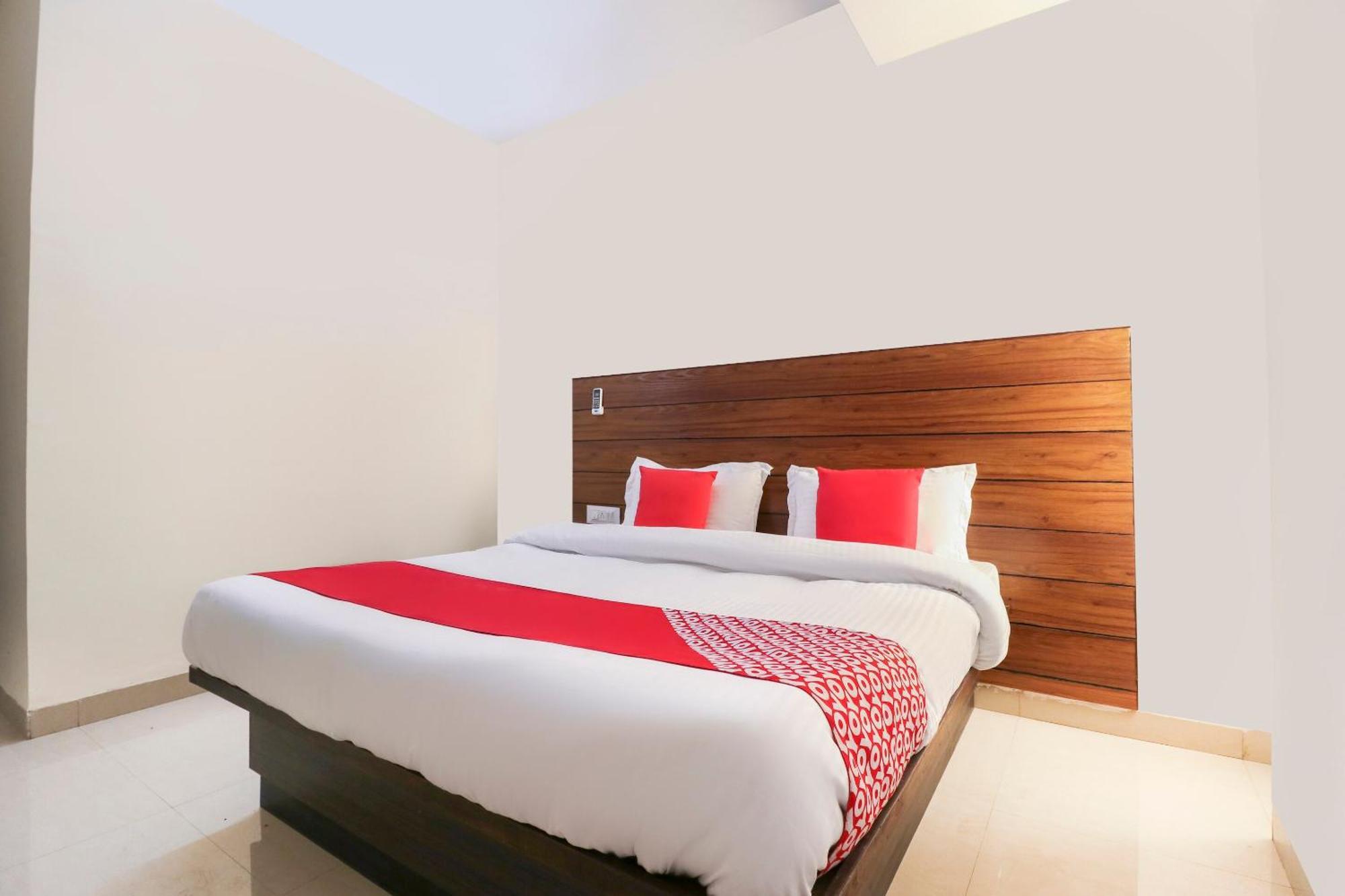 Hotel O Red Ark Landran Exterior foto