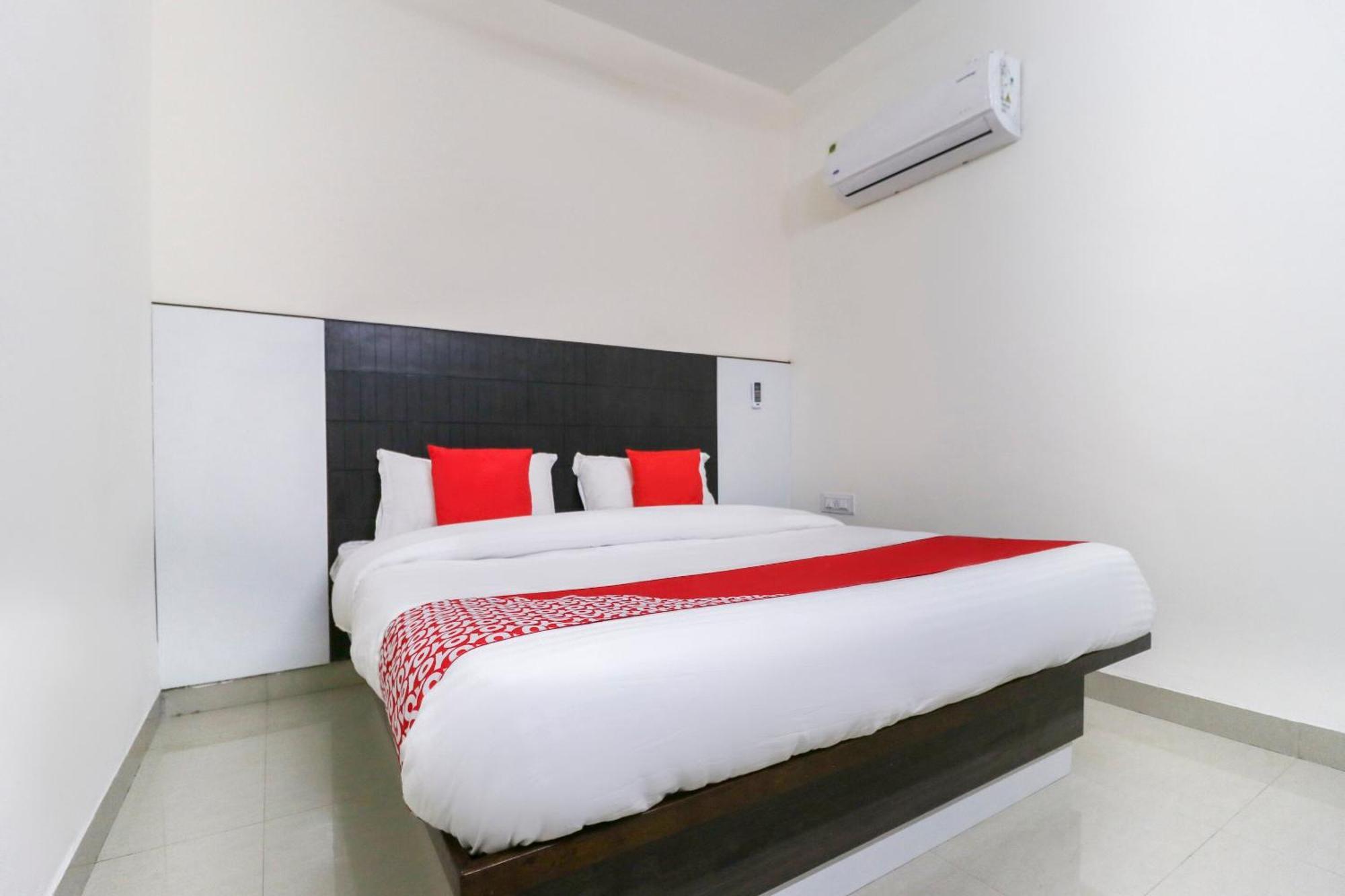 Hotel O Red Ark Landran Exterior foto